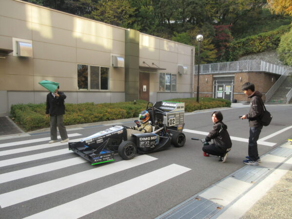 学生フォーミュラチームとレスキューロボット研究会の実演