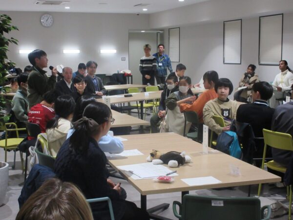 2025年12月26日金曜日、探究活動成果報告交流会を実施