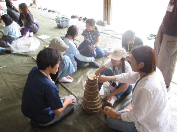 森林植物のふしぎ