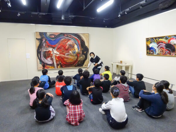 文化施設での美術鑑賞と制作体験