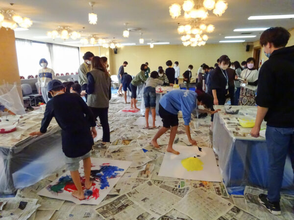 文化施設での美術鑑賞と制作体験