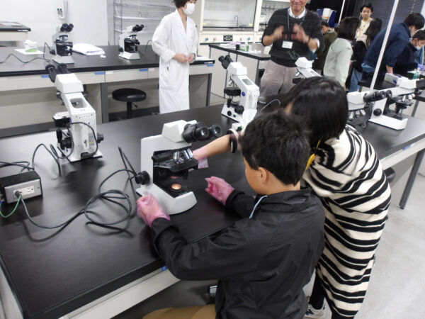 大学研究室および学生フォーミュラチーム見学