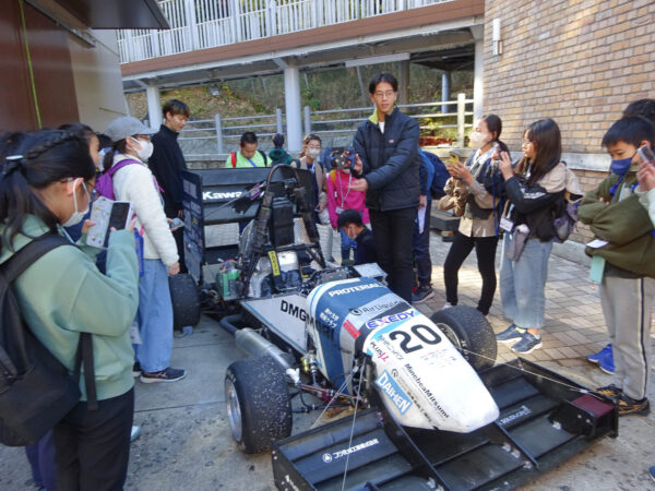 大学研究室および学生フォーミュラチーム見学