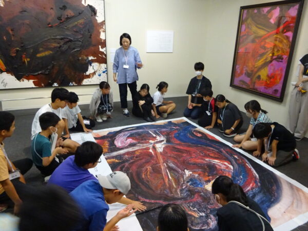 美術鑑賞と制作体験