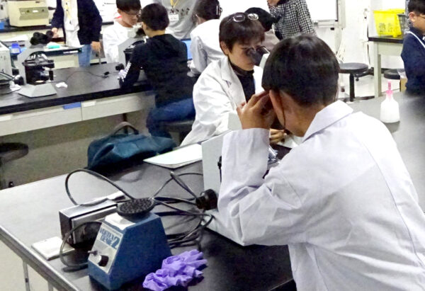 顕微鏡でミクロの世界を覗こう