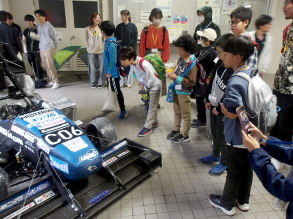 学生フォーミュラチームとレスキューロボット研究会見学